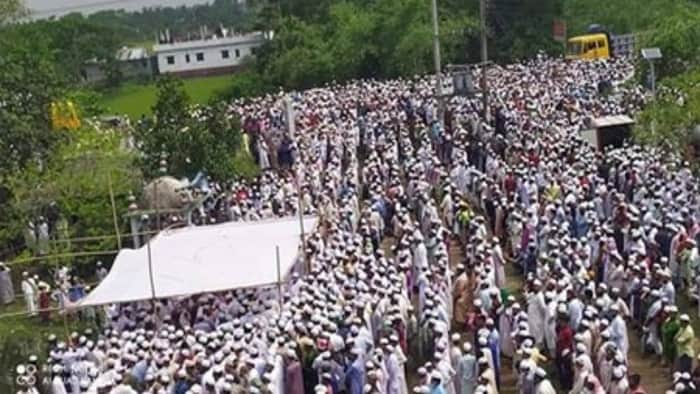 জানাযায় অংশ নেয়া লকডাউন থাকা গ্রামবাসীর করোনা নেই