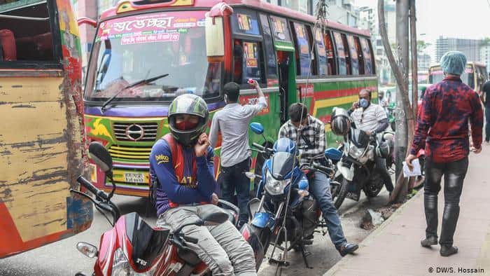 গণপরিবহনে যাত্রী দ্বিগুণ ভাড়াও দ্বিগুণ
