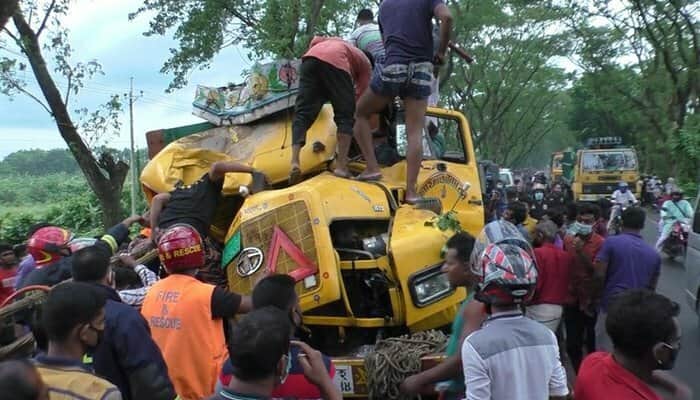 ঝিনাইদহে পৃথক সড়ক দুর্ঘটনায় ২ জন নিহত, আহত ২