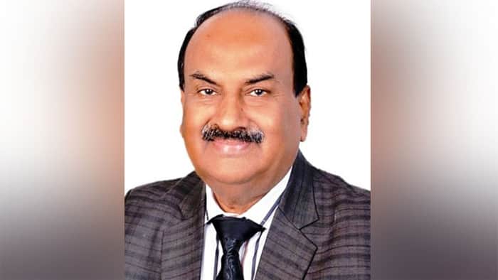 হেলিকপ্টারে ঢাকায় আনা হলো করোনাক্রান্ত এমপি মনসুরকে