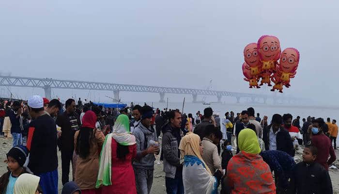 পদ্মা সেতুর কাঠামো দেখতে উপচেপড়া ভিড়
