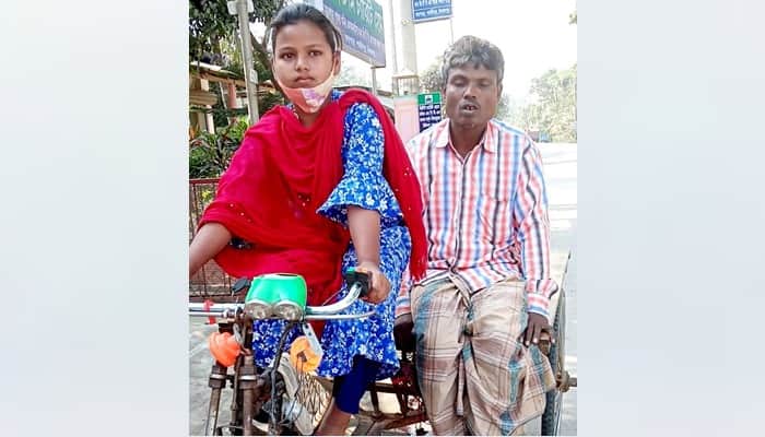 ভ্যান চালিয়ে সংসার চালায় প্রাথমিকের ছাত্রী জুঁই