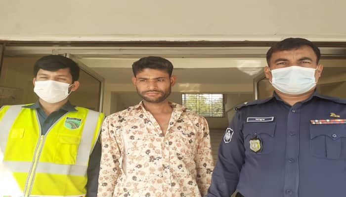 বমি করে বাসযাত্রীর টাকা ছিনতাই, প্রতারক আটক