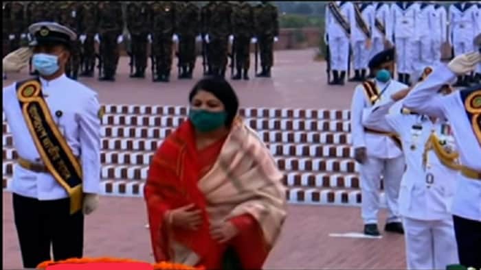 জাতীয় স্মৃতিসৌধে বীর শহীদদের প্রতি স্পিকারের শ্রদ্ধা