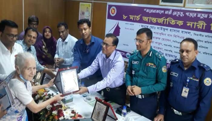 বাংলাদেশের নাগরিকত্ব পেলেন ব্রিটিশ নাগরিক লুসি হেলেন