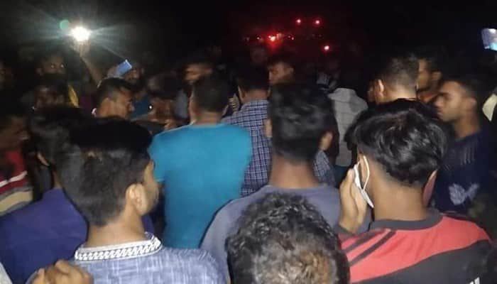 সড়কের পাশে দাঁড়িয়ে থাকা দুই ভাইকে পিষে মারলো ট্রাক