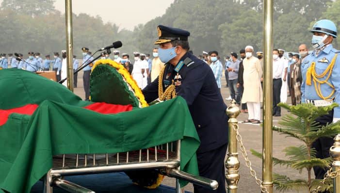 বীর উত্তম ক্যাপ্টেন আকরাম আহমেদ রাষ্ট্রীয় মর্যাদায় সমাহিত