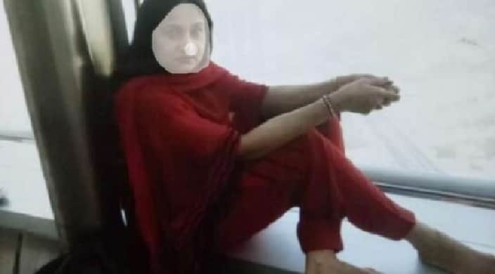 সন্তানকে থাপ্পড় দেয়ায় ফুফুর বুকে বসে কোপাতে থাকেন জেসমিন