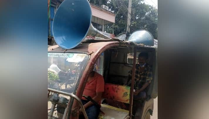 নারীদের মার্কেটে না আসার অনুরোধ জানিয়ে মাইকিং