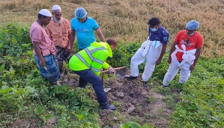 কবরের জায়গা দিলো না কেউ, নদীর তীরে দাফন করল পুলিশ