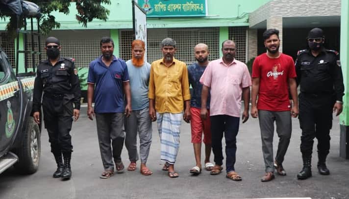 তালা না খুলেও মালামাল চুরি করেন তারা!
