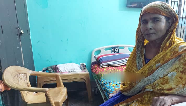 অসুস্থ স্ত্রী বৃদ্ধাশ্রমে, আরেক বিয়ে করে নতুন বউ সঙ্গে সংসার করছেন স্বামী