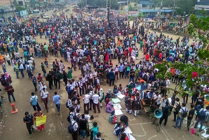 নিরাপদ সড়ক আন্দোলনের সময় করা মামলা প্রত্যাহারের দাবি শিক্ষার্থীদের