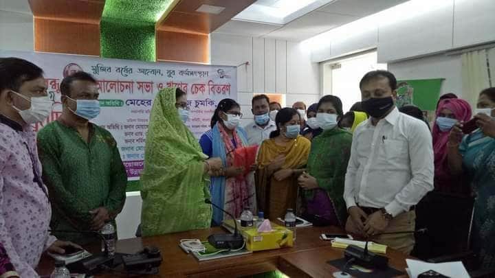 কালীগঞ্জে জাতীয় কন্যাশিশু দিবসে স্যানিটারি ন্যাপকিন বিতরন