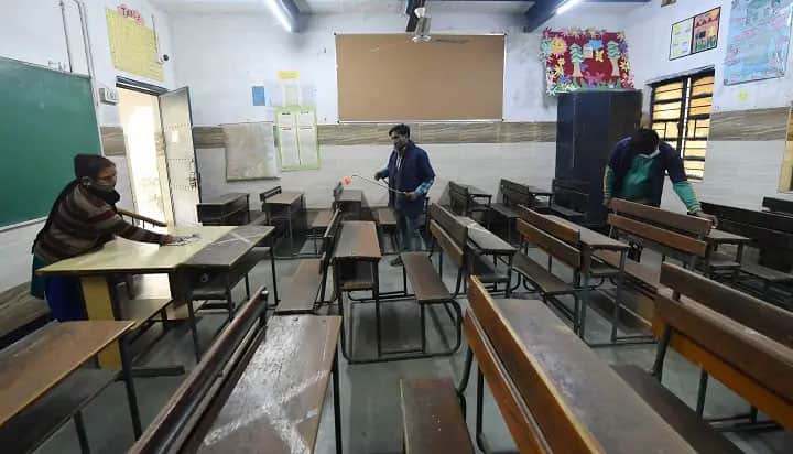 ১০ মাস পরে দিল্লির স্কুলে শিক্ষার্থীরা