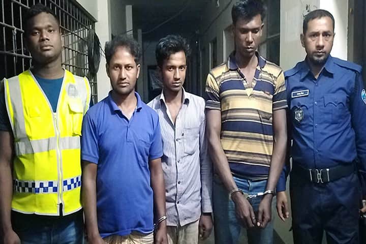 মধ্যরাতে অভিযান, গাছ চুরি করতে গিয়ে আটক ৩