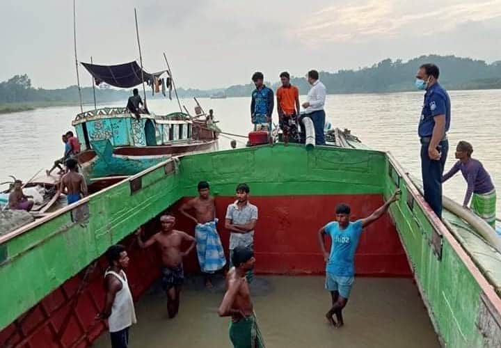 অবৈধ বালু ব্যবসায়ীদের জেল-জরিমানা