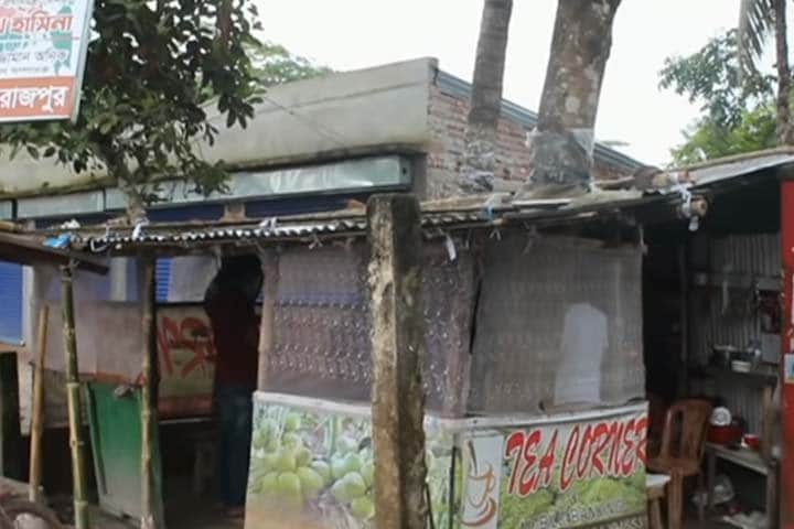 গার্মেন্টসের জিএম থেকে তিনি এখন চায়ের দোকানদার!