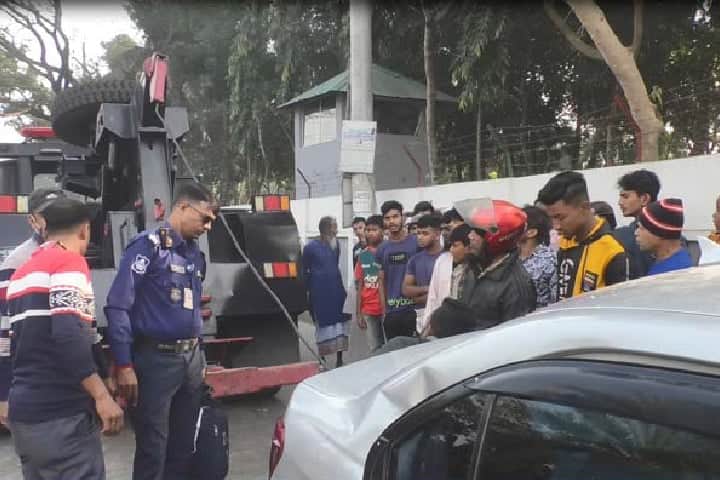 সাতক্ষীরায় ট্রাক-প্রাইভেটকার মুখোমুখি সংঘর্ষে ২ জনের প্রাণহানি