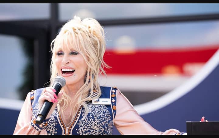 Dolly Parton Makes Surprise Appearance at Tennessean Travel Stop