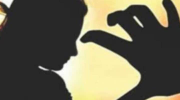 অশালীন আচরণে ভেঙেছে সংসার, ডিসির বিরুদ্ধে এডিসির অভিযোগ