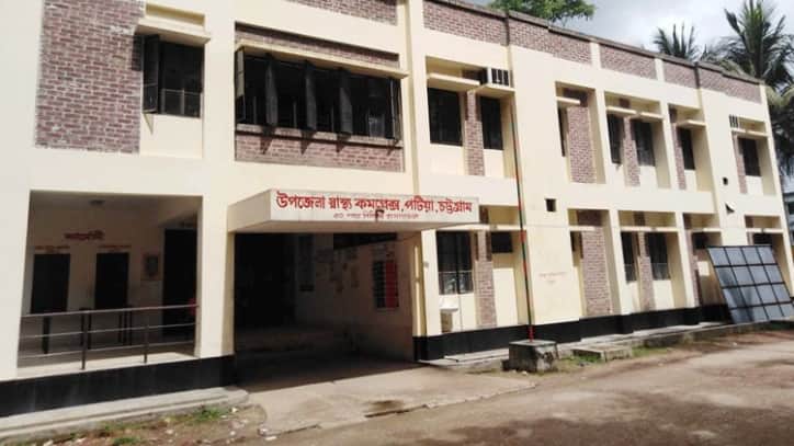 ৭ বছরের মেয়ের শরীর ব্লেড দিয়ে কাটলেন সৎ মা