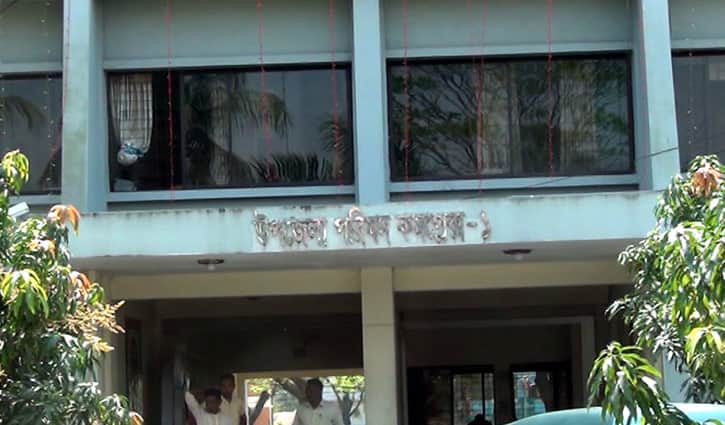 কোচিং চালু রাখার দায়ে ২ শিক্ষক আটক