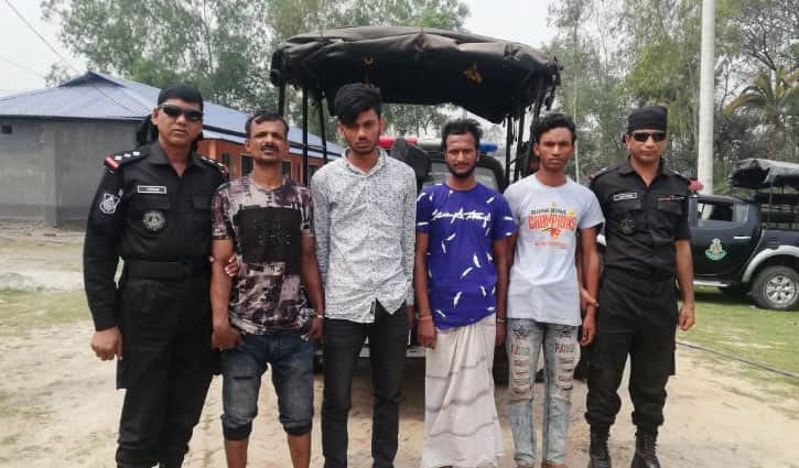 টঙ্গীতে ডাকাত দলের ৪ সদস্য আটক