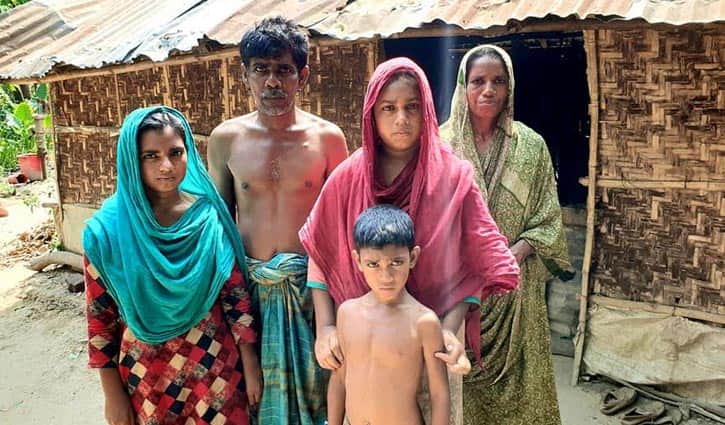 ইউএনও’র ফেসবুক পোস্টে ভাগ্য বদলাচ্ছে এক ভ্যানচালকের