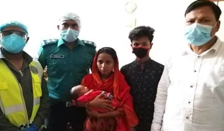 বেচে দেওয়া নবজাতক বাবা-মার কাছে ফিরিয়ে দিল মানবিক পুলিশ!