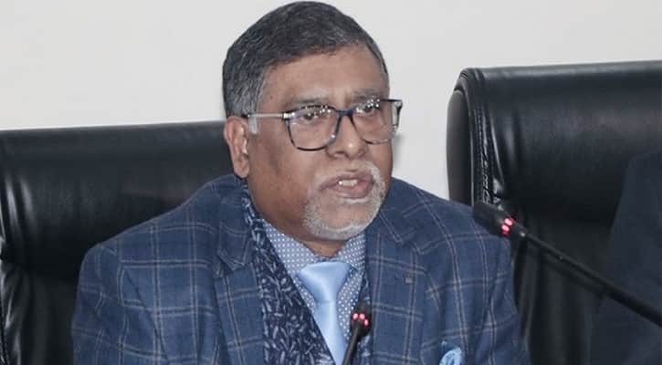কাউকে জোর করবো না, যারা আগ্রহী তারা টিকা নিতে আসবেন
