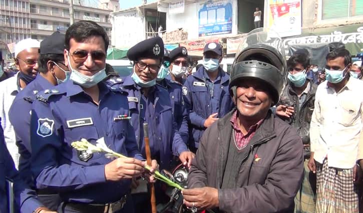 কাগজপত্র ঠিক থাকলে ফুল, না থাকলে মামলা
