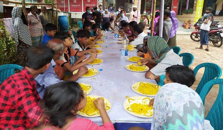 প্রতিদিন ৩০০ ক্ষুধার্ত খাচ্ছেন মেহমানখানায়