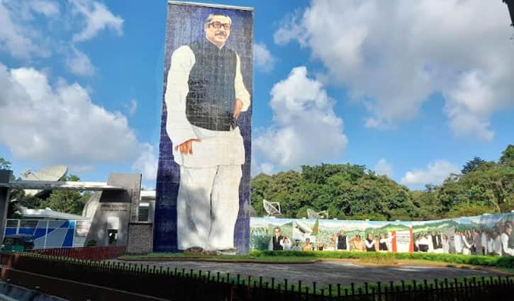 বঙ্গবন্ধুর মুর্যাল