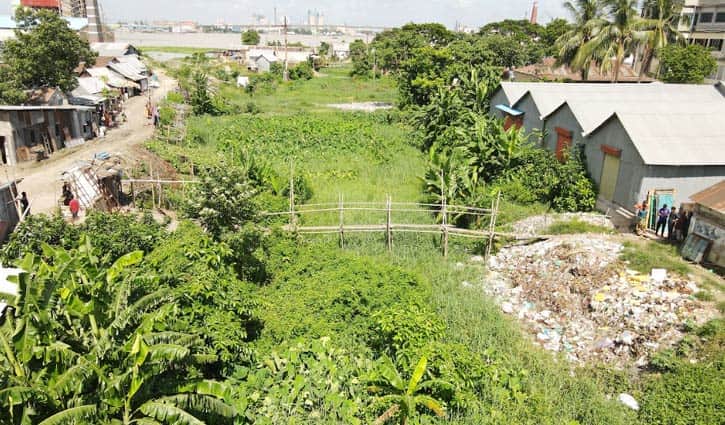 বর্ষায়ও নিষ্প্রাণ শতবর্ষী মিরকাদিম খাল