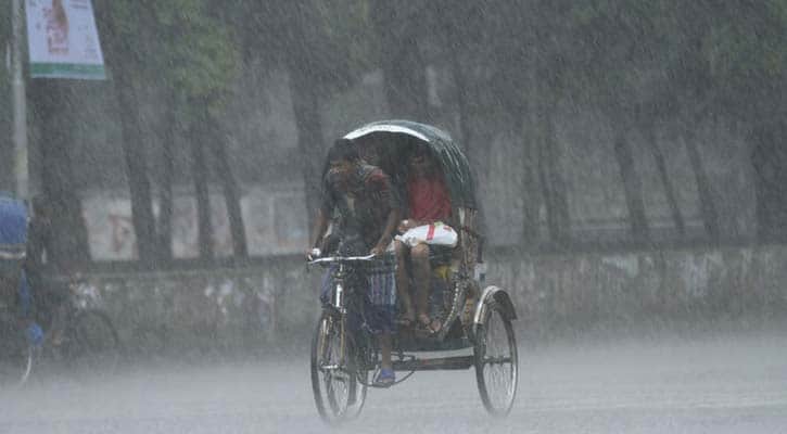 অতিভারী বৃষ্টিপাতের আভাস