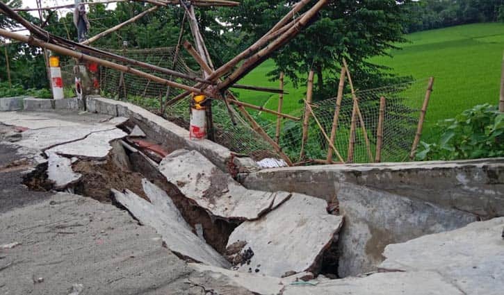 কাপাসিয়ায় ভেঙে পড়ার ঝুঁকিতে বানার সেতু