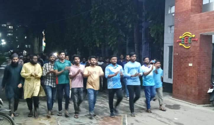 ম্যাজিস্ট্রেট তাপসীর বিচারের দাবিতে ডুয়েট শিক্ষার্থীদের বিক্ষোভ