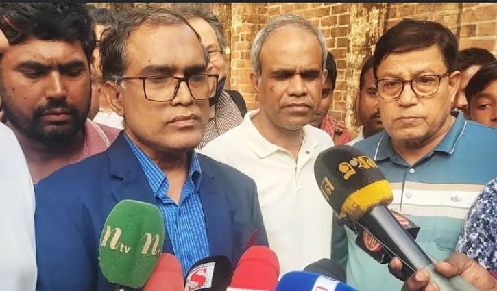 দোষ দেওয়ার চেয়ে সংকট থেকে উত্তরণে কাজ করতে হবে, প্রো-ভিসি