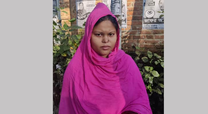 জালিয়াতি করে ২ কোটি ৮৬ লাখ টাকার ক্ষতিপূরণের চেক নেওয়ার সময় নারী আটক