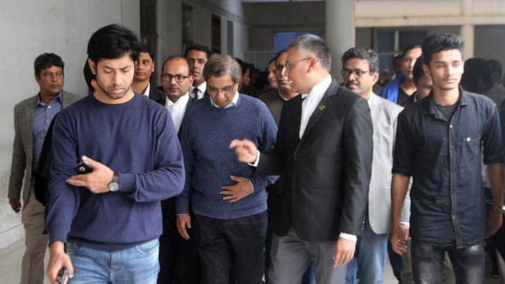 প্রথম আলো সম্পাদকসহ ৬ জনকে হয়রানি-গ্রেফতার না করার নির্দেশ