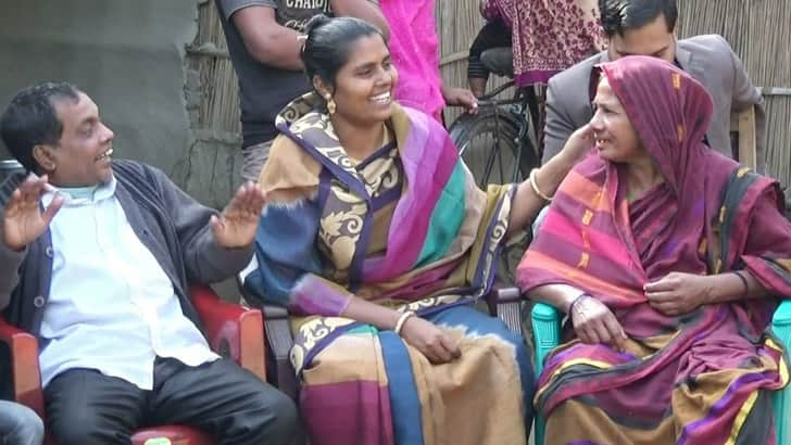 চোখের নিচে তিল, হাতে পোড়া দাগ দেখে ৩৩ বছর পর মুন্নিকে ফিরে পেল মা