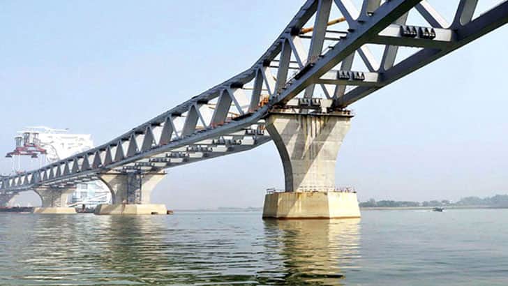 বসেছে ৩১তম স্প্যান, পদ্মা সেতু এখন প্রায় বঙ্গবন্ধু সেতুর সমান দৃশ্যমান