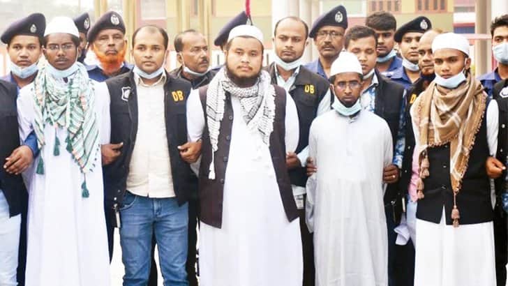 বঙ্গবন্ধুর ভাস্কর্য ভাঙচুর: চার ছাত্র-শিক্ষক রিমান্ডে