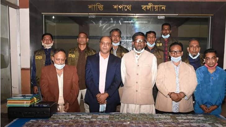 পাঁচ প্রতারক গ্রেফতার, সাবেক সচিবসহ অনেকেই খুঁইয়েছেন কোটি টাকা