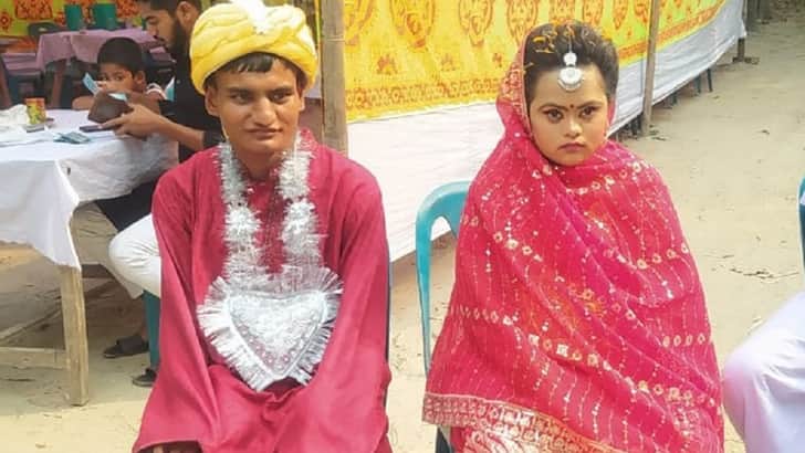 দুই প্রতিবন্ধীর প্রেম, মহাধুমধামে বিয়ে দিলো এলাকাবাসী