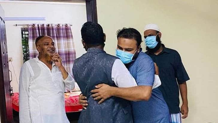 ‘শান্তির বার্তা’ নিয়ে প্রতিপক্ষের বাড়িতে বাড়িতে কাদের মির্জা