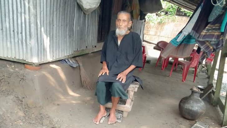 বঙ্গবন্ধুর প্রতি অকৃত্রিম ভালোবাসা, খালি পায়ে ৪৬ বছর