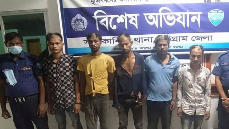 সিএনজি চুরি করতে গিয়ে হাতেনাতে ৫ চোর আটক