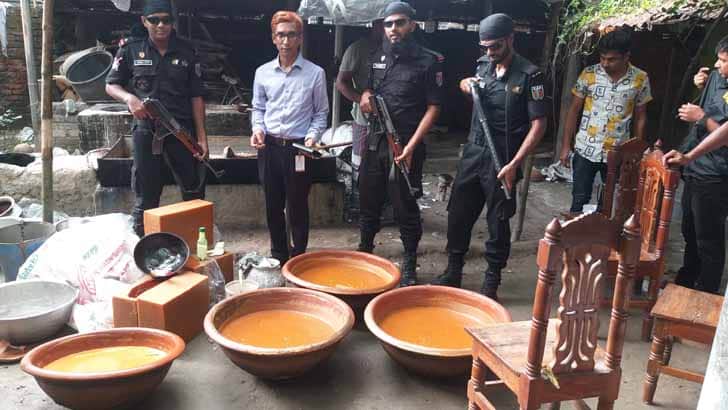 ‘খাটি’ আখের গুড়ের নামে আমরা এসব কী কিনে খাচ্ছি !